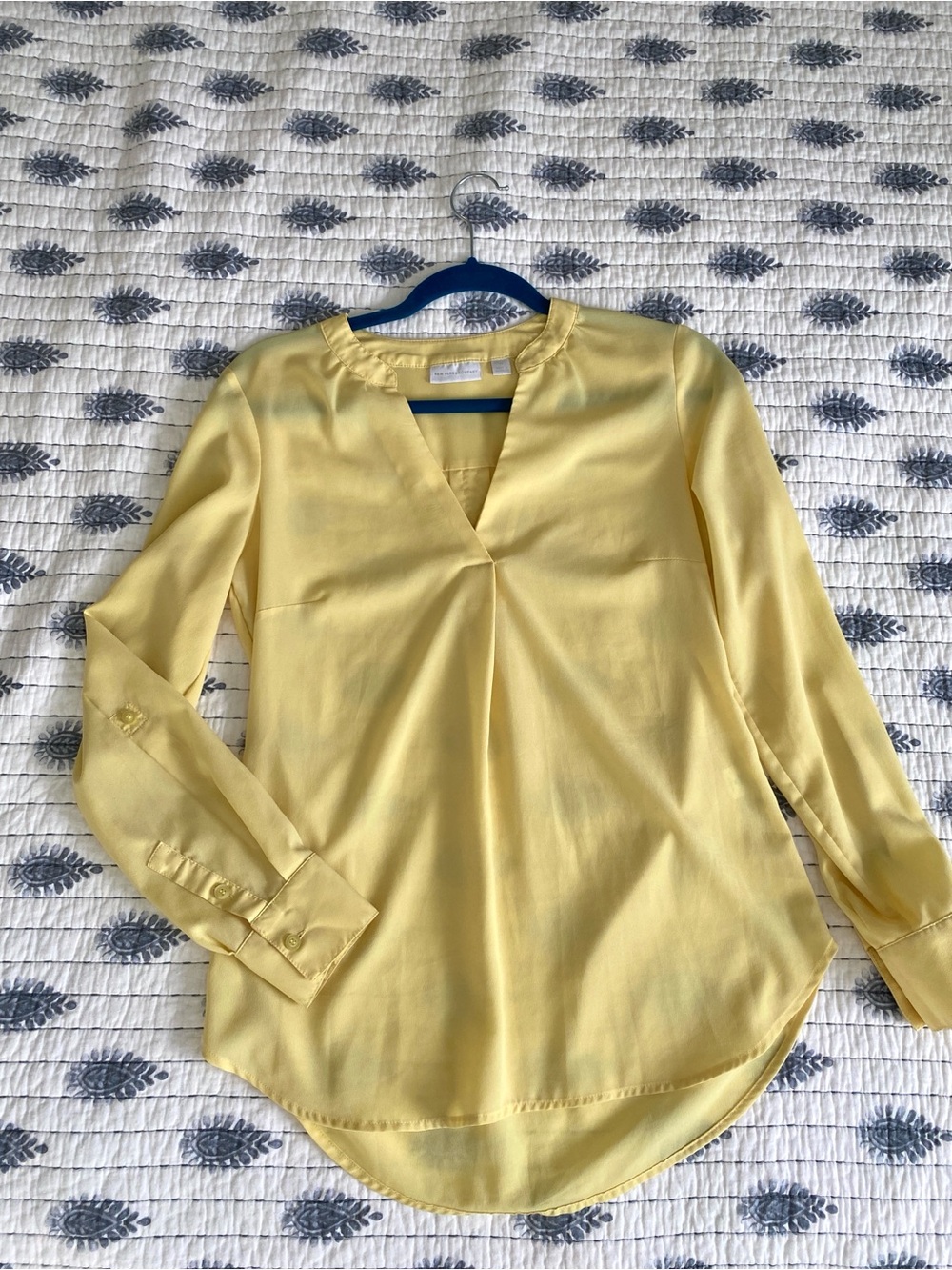 New York & Company Lightweight Pastel Yellow V-Neck Women's Chiffon Blouse